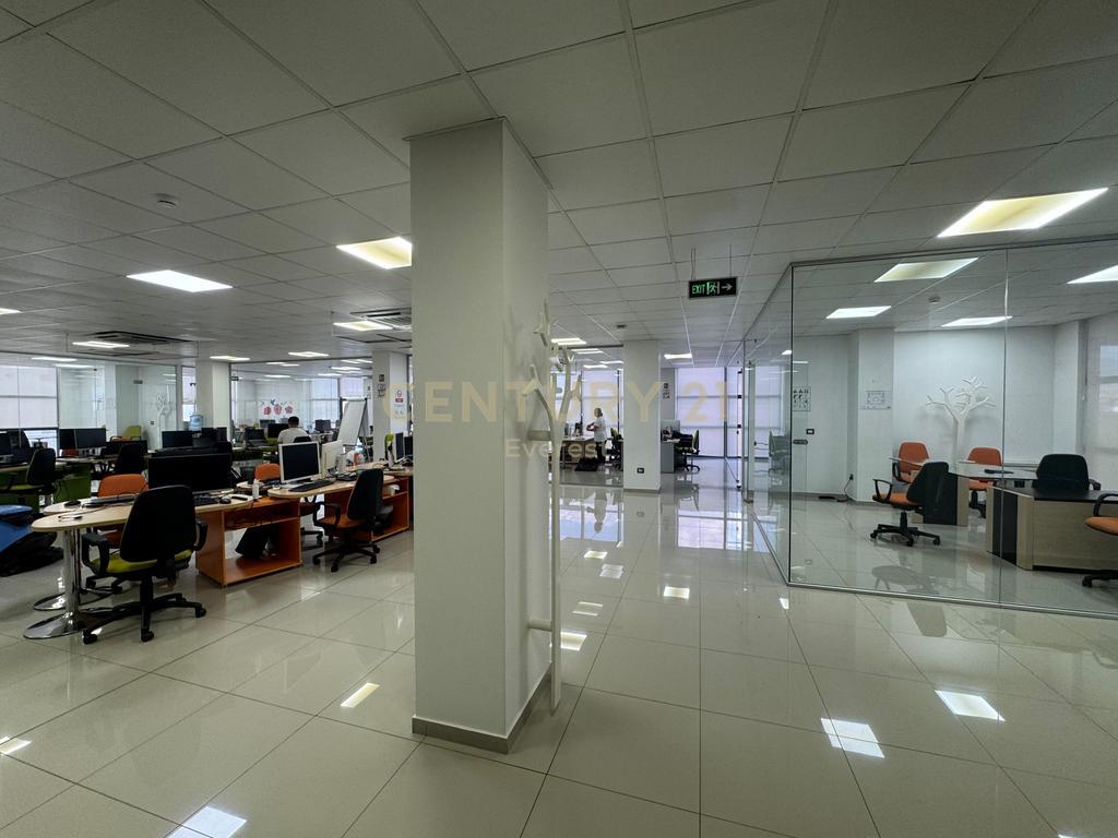 Multifunctional Building for Rent – Sauk, Tirana