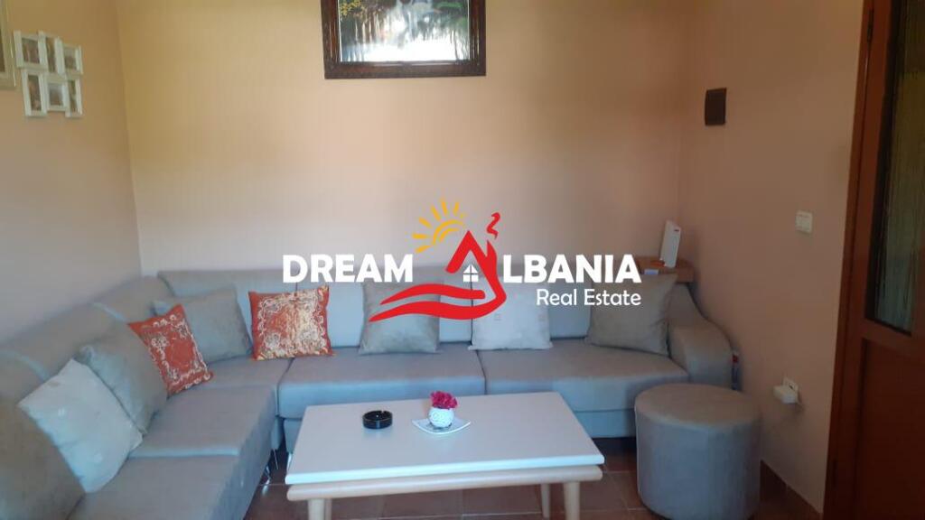 Casa Privata + Locale Commerciale in vendita a Lushnje vicino allo Stadio(ID 4151151)