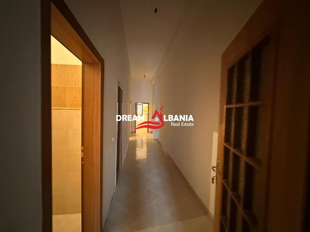 Magazzini in affitto sull'autostrada TR-DR vicino a City Park a Tirana (ID 4281071)