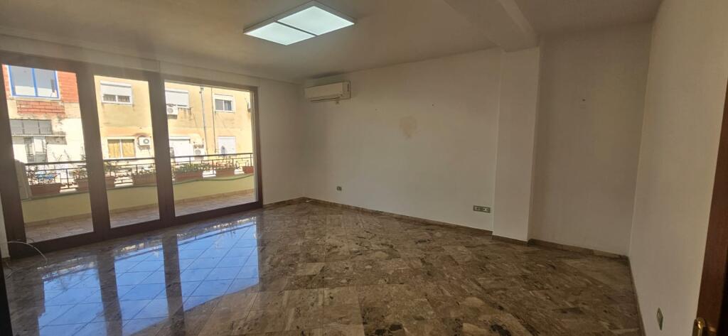 Locale in Affitto a Myslym Shyr