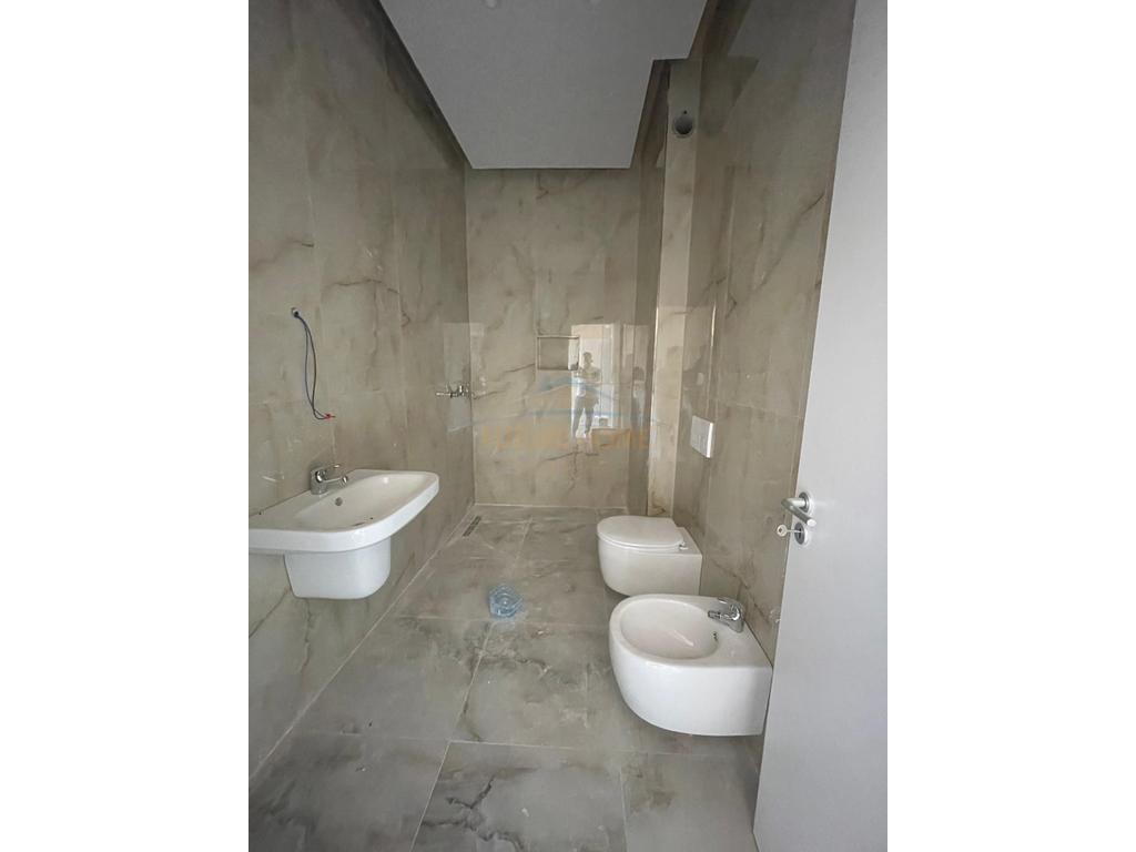 Disponojme Super apartament 2+1+2 per shitje ne Spring Residence tek Kryqezimi Vasil Shanto,