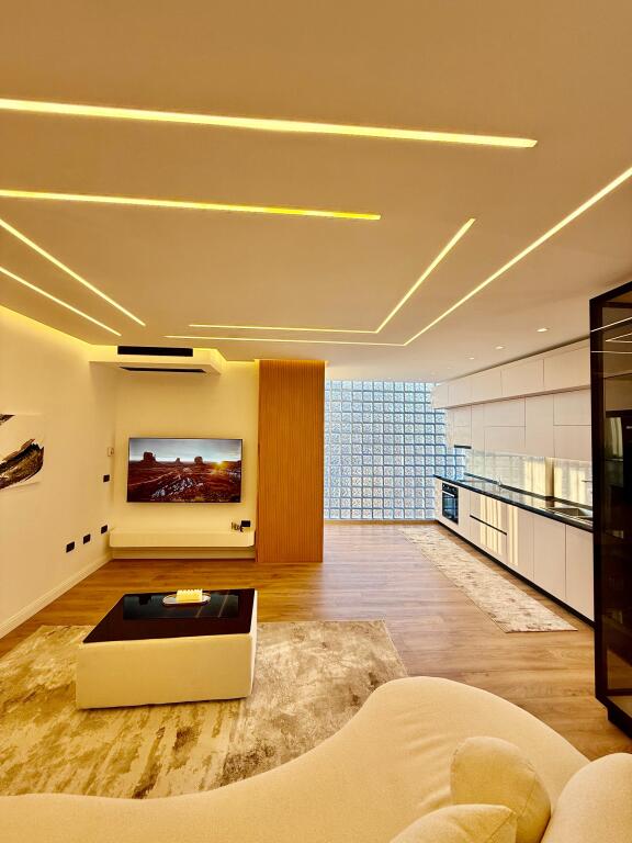 SHITET APARTAMENT  2+1+2 MODERN RRUGA E KOSOVAREVE!