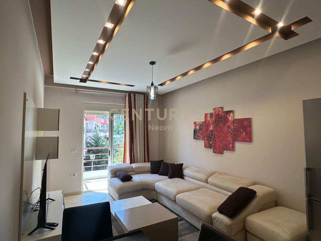 Apartament 1+1 për qira në zonën e Liqenit të Thatë!