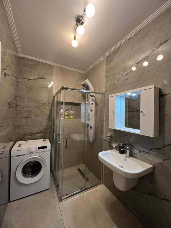 Jepet me qira 1+1 ASTIR Vila L 400€