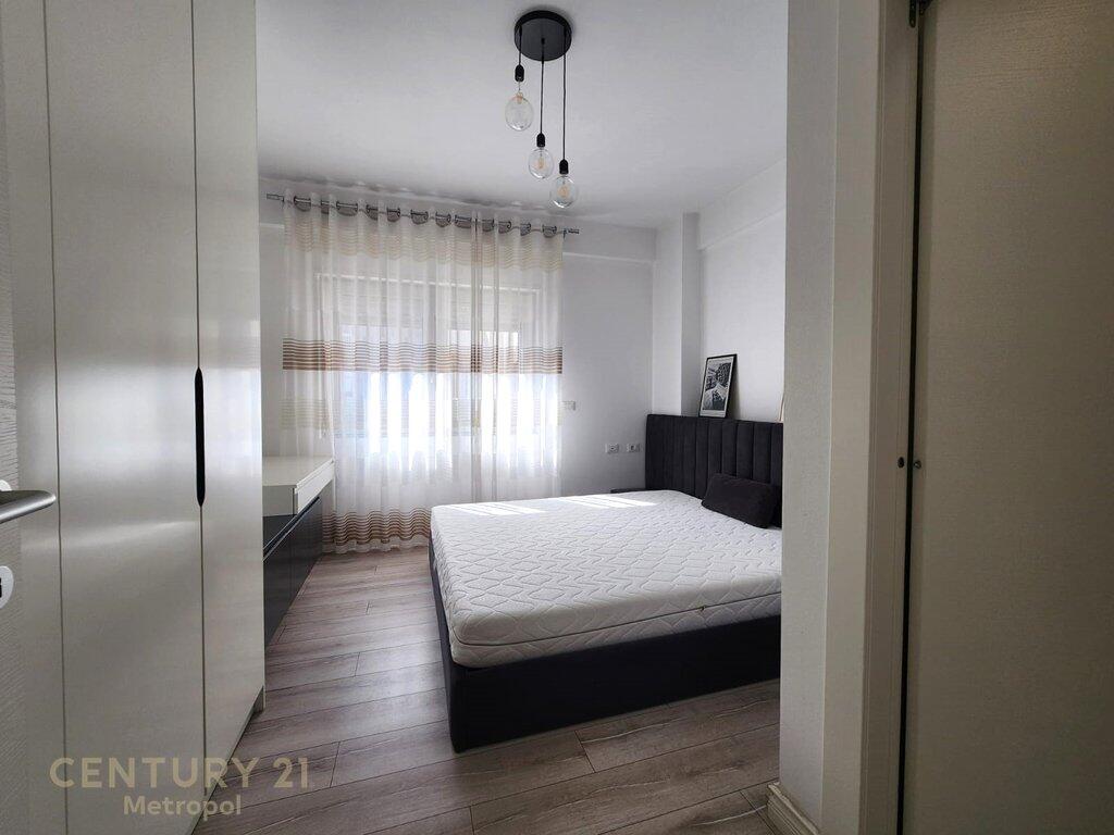 SHITET/JEPET ME QIRA APARTAMENT 2+1+2 TUALETE – PRANË RING CENTER