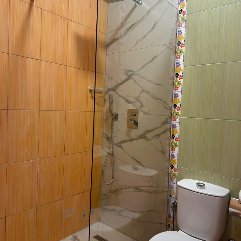 JEPET ME QERA APARTAMENT 3+1 70000 LEKE BRRYLI