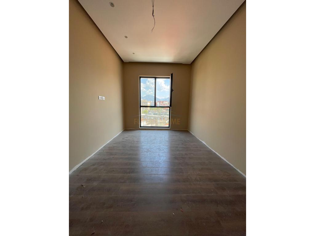 Disponojme Super apartament 2+1+2 per shitje ne Spring Residence tek Kryqezimi Vasil Shanto,