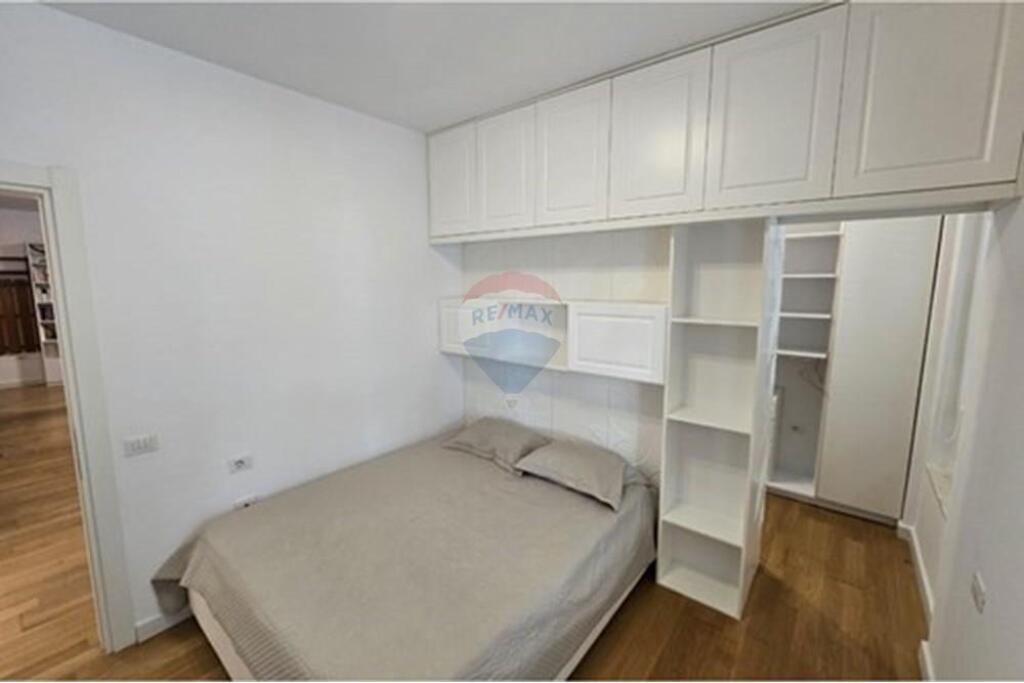 Jepet me qera apartament 2+1 tek Liqeni i Thate !
