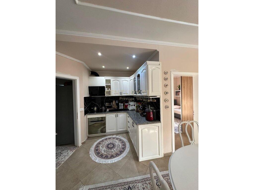 2+1 apartment for sale near the Electric Market!