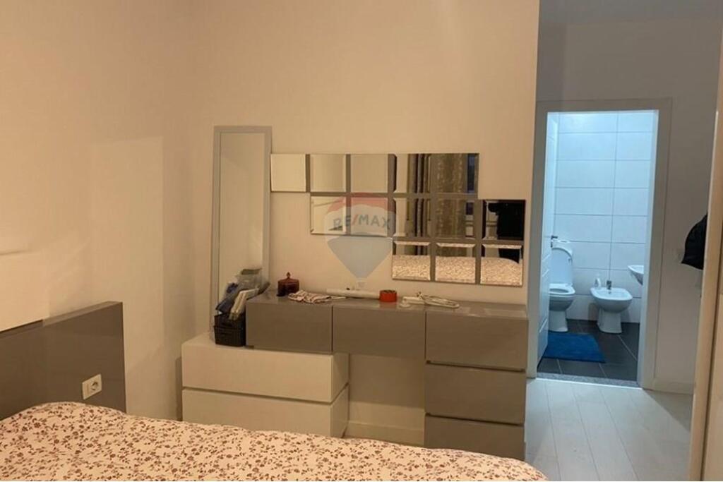 Shitet apartament 2+1 ne Astir rruga Loni Ligori