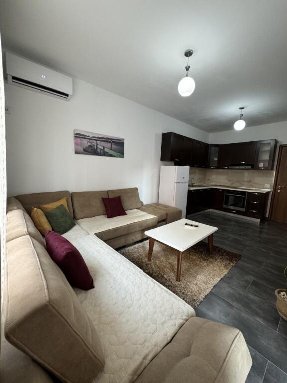 Jepet apartament 2+1 me qera tek Kompleksi Arlis , Astir