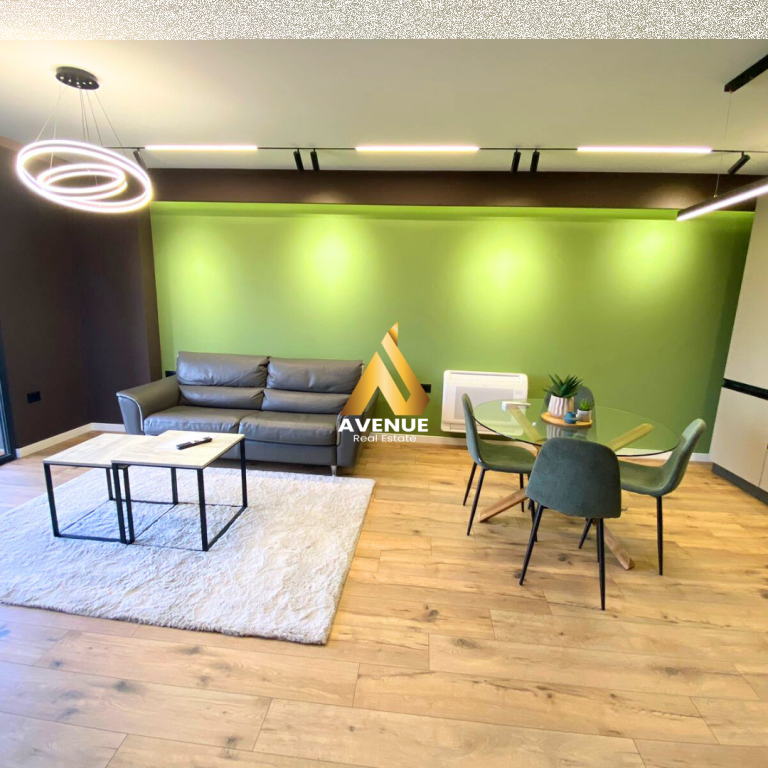 SUPER APARTAMENT LUKSOZ JEPET ME QIRA APARTAMENT 2+1+2 OLYMPIC RESIDENCE, TIRANË  Çmimi: 1400 euro / muaj Vendndodhja: Rruga Liman Kaba, Tiranë  Apartamenti organizohet në korridorin i cili bën shpërndarjen e ambjenteve në sallonin e ndenjes bashkë me këndin e gatimit me akses dalje në ballkon, dhoma matriomoniale + tualet , dhoma tjetër e gjumit , tualeti I përbashkët dhe një depo. Zona ku ndodhet apartamenti është më e preferuara në Tiranë   𝗢𝗿𝗴𝗮𝗻𝗶𝘇𝗶𝗺𝗶 𝗶 𝗮𝗽𝗮𝗿𝘁𝗮𝗺𝗲𝗻𝘁𝗶𝘁: 1 Ambient ndenje + gatimi 3 Dhoma gjumi 2 Tualete 1 Ballkone 2 Korridor  Detaje të tjera: – I mobiluar totalisht me një arredim luksoz – Hidrosanitare të markave më të mira – Vetrata të pajisura me Grila – Parket – Lavastovilje – Tavane gipsi – Drita Led – Kondisioner – I rikonstruktuar, elektrike dhe hidraulike të reja – Izolim Akustik – Orientimi I apartamentit bën të mundur që të jetë me dritë natyrale gjatë gjithë ditës  Banesa ndodhet në katin e 9-të të banimit në një residencë.(jo kati I fundit)  ℹ️ Për më shumë informacione ose një vizitë në pronë na kontaktoni:  —————————————————————