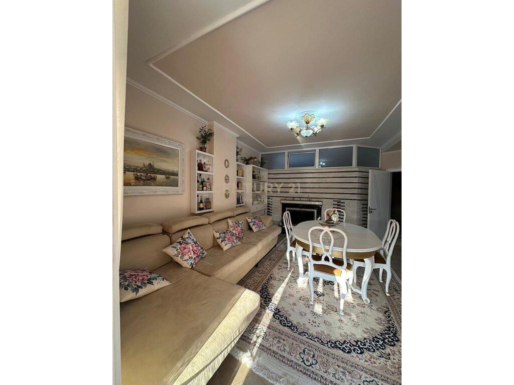 2+1 apartment for sale near the Electric Market!