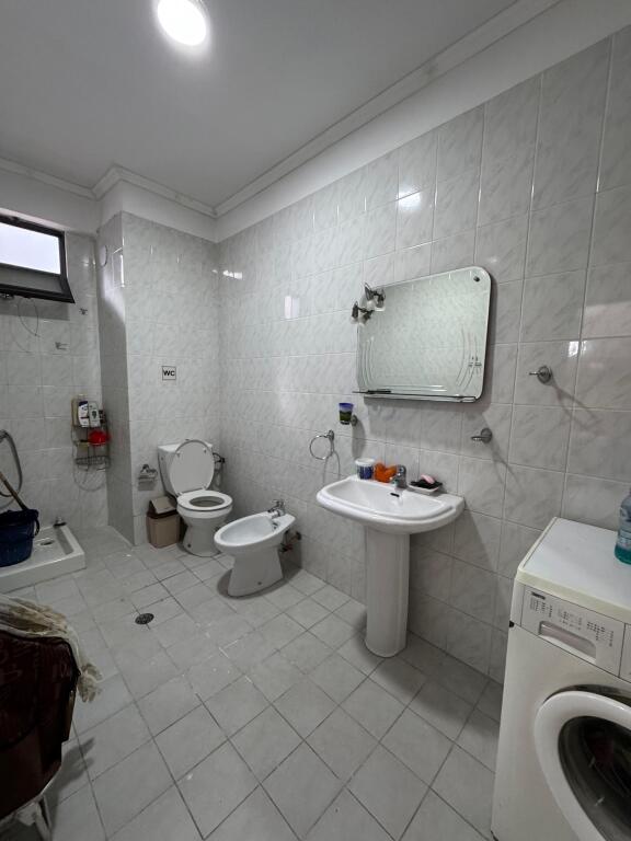 Shitet, Apartament 2+1 te  Rruga 5 Maji