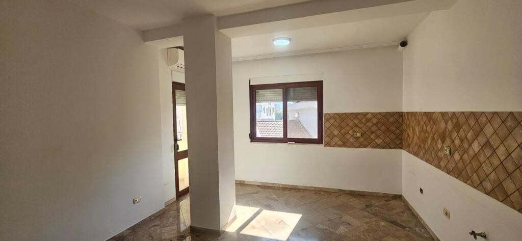 Locale in Affitto a Myslym Shyr