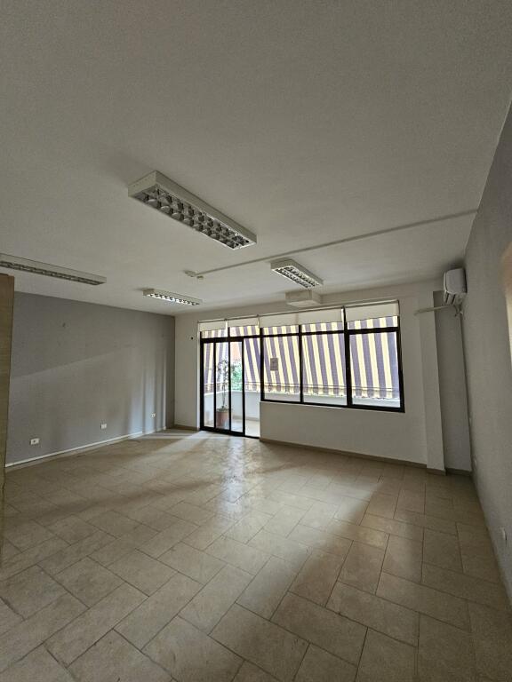 For rent 320 m² office space on Elbasan Street,