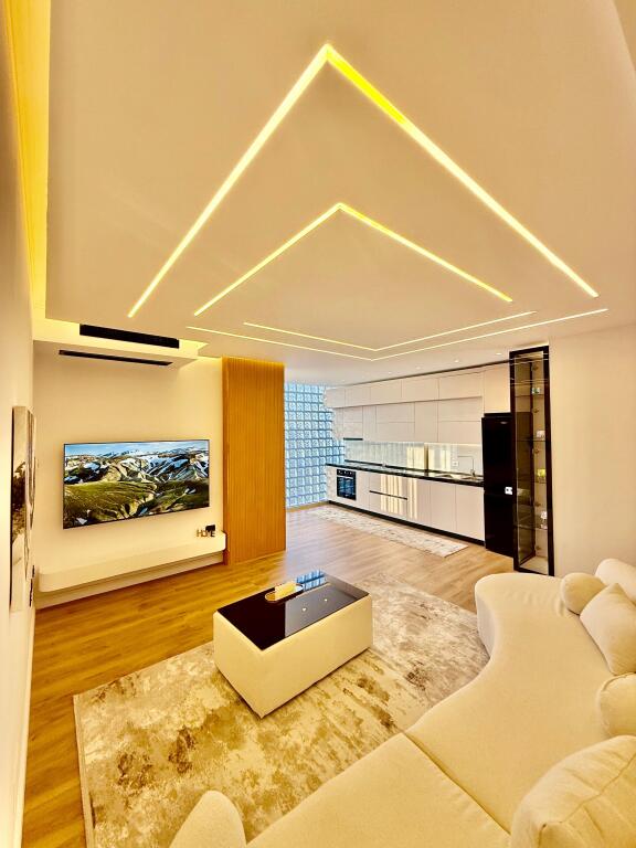 SHITET APARTAMENT  2+1+2 MODERN RRUGA E KOSOVAREVE!