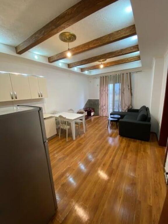 Appartamento Moderno in Affitto ad Astir
