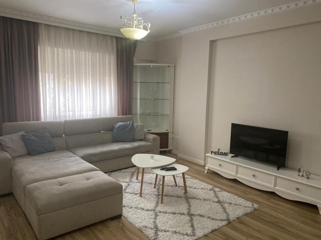 Apartament 2+1+2 me qera te Komuna e Parisit!