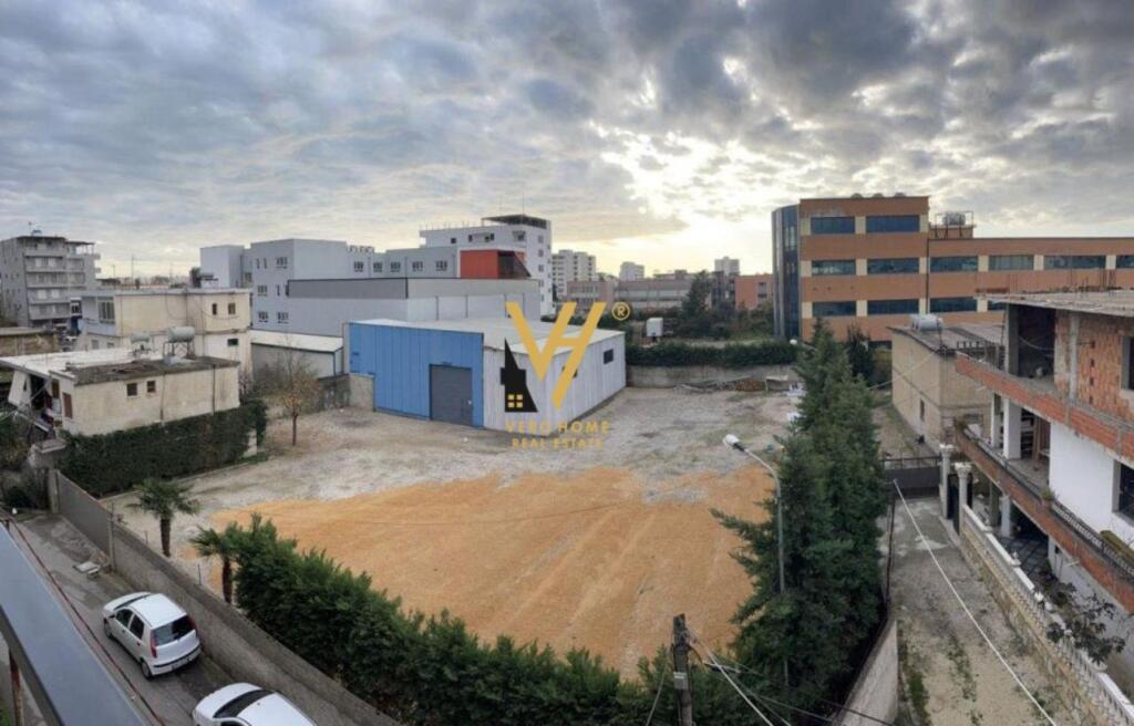 CAPANNONE 1.400 M2 IN AFFITTO A SHKOZET 1.000 EURO