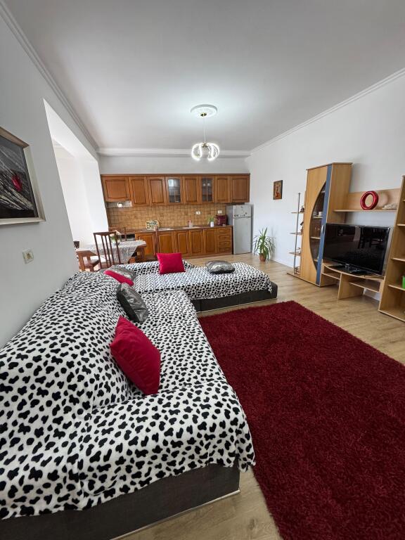 Shitet, Apartament 2+1 te  Rruga 5 Maji