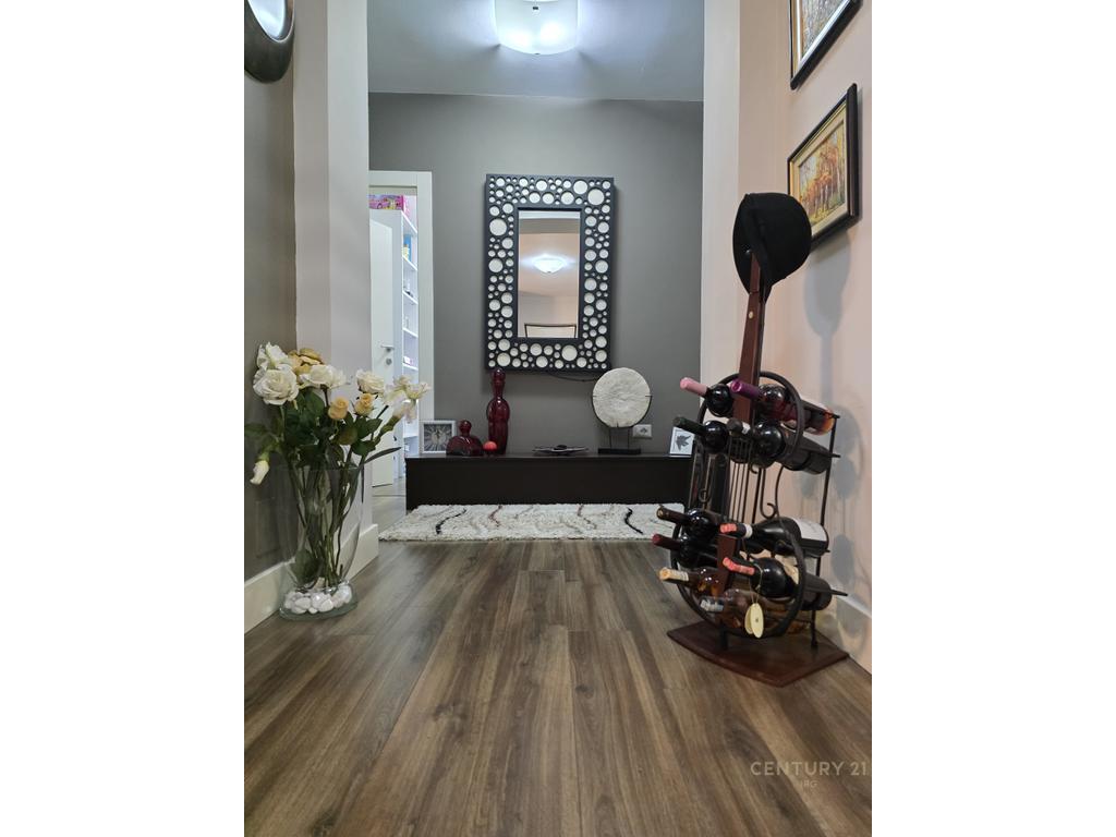 Apartment 3+1+2 for sale – Near the "11 Janari" School, in the Blloku area, Tirana