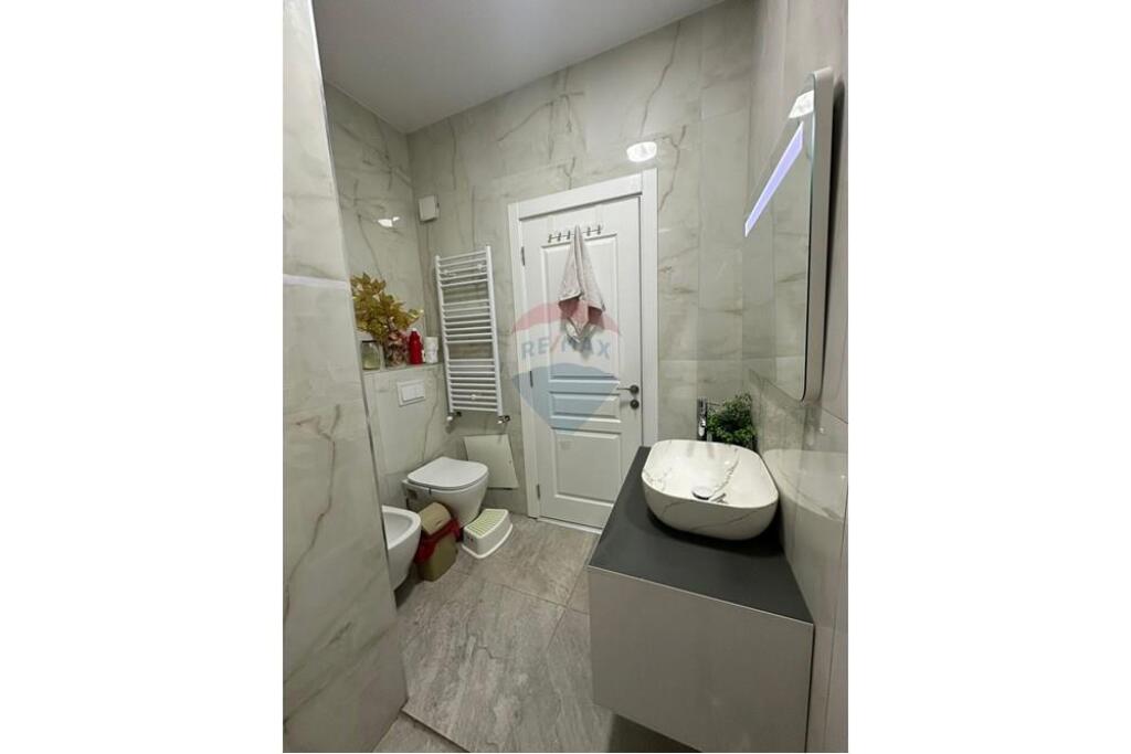 APARTAMENT 2+1 ME QIRA, PORCELAN