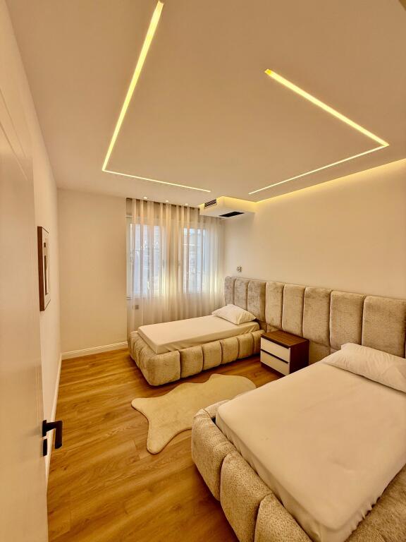 SHITET APARTAMENT  2+1+2 MODERN RRUGA E KOSOVAREVE!