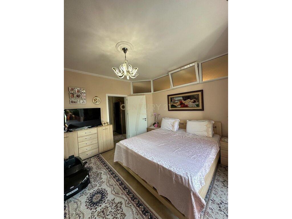 2+1 apartment for sale near the Electric Market!