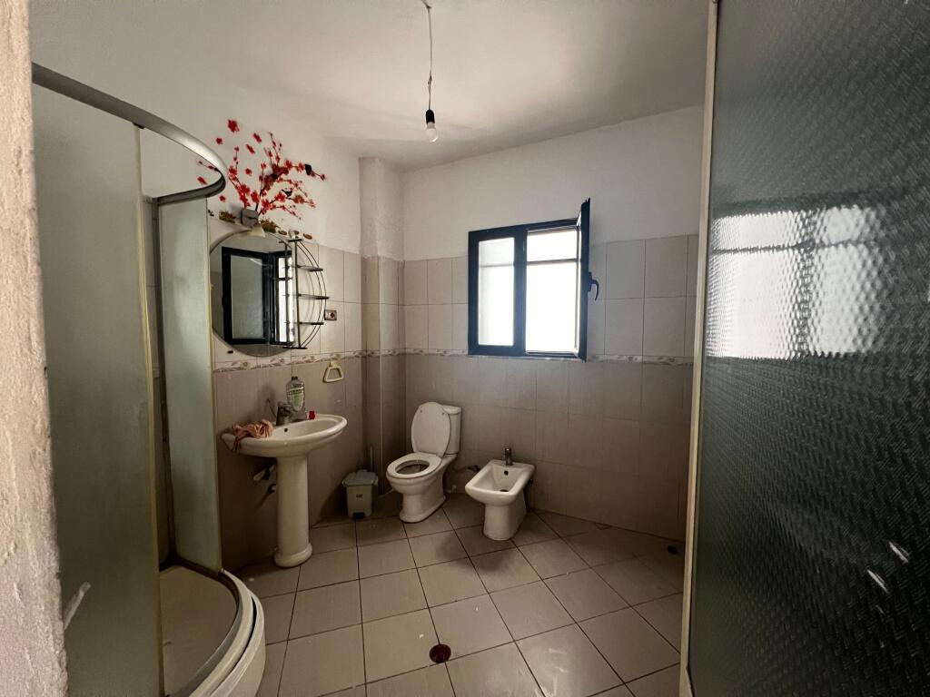JEPET APARTAMENT ME QERA NE KAMES