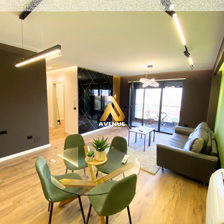 SUPER APARTAMENT LUKSOZ JEPET ME QIRA APARTAMENT 2+1+2 OLYMPIC RESIDENCE, TIRANË  Çmimi: 1400 euro / muaj Vendndodhja: Rruga Liman Kaba, Tiranë  Apartamenti organizohet në korridorin i cili bën shpërndarjen e ambjenteve në sallonin e ndenjes bashkë me këndin e gatimit me akses dalje në ballkon, dhoma matriomoniale + tualet , dhoma tjetër e gjumit , tualeti I përbashkët dhe një depo. Zona ku ndodhet apartamenti është më e preferuara në Tiranë   𝗢𝗿𝗴𝗮𝗻𝗶𝘇𝗶𝗺𝗶 𝗶 𝗮𝗽𝗮𝗿𝘁𝗮𝗺𝗲𝗻𝘁𝗶𝘁: 1 Ambient ndenje + gatimi 3 Dhoma gjumi 2 Tualete 1 Ballkone 2 Korridor  Detaje të tjera: – I mobiluar totalisht me një arredim luksoz – Hidrosanitare të markave më të mira – Vetrata të pajisura me Grila – Parket – Lavastovilje – Tavane gipsi – Drita Led – Kondisioner – I rikonstruktuar, elektrike dhe hidraulike të reja – Izolim Akustik – Orientimi I apartamentit bën të mundur që të jetë me dritë natyrale gjatë gjithë ditës  Banesa ndodhet në katin e 9-të të banimit në një residencë.(jo kati I fundit)  ℹ️ Për më shumë informacione ose një vizitë në pronë na kontaktoni:  —————————————————————