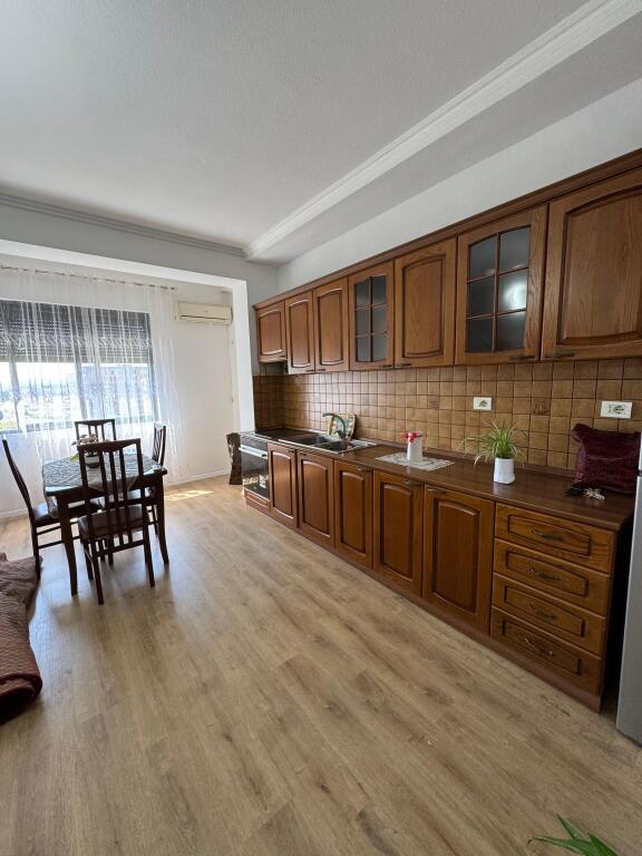 Shitet, Apartament 2+1 te  Rruga 5 Maji