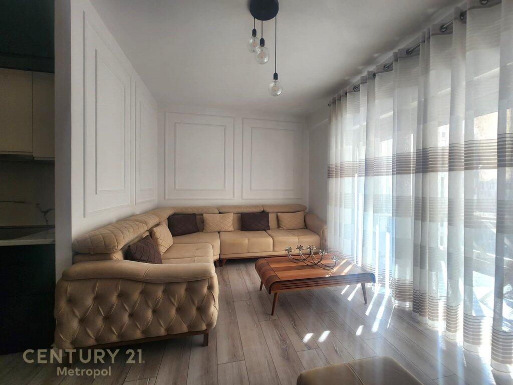 SHITET/JEPET ME QIRA APARTAMENT 2+1+2 TUALETE – PRANË RING CENTER