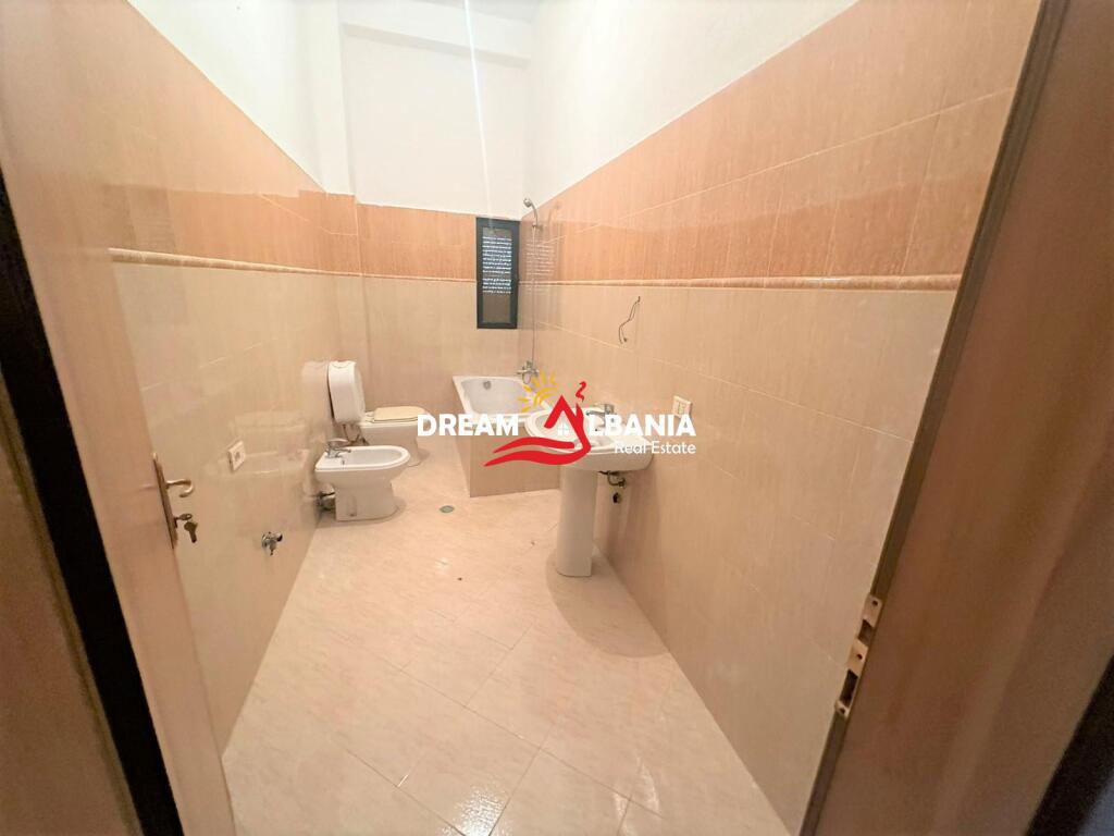 Magazzini in affitto sull'autostrada TR-DR vicino a City Park a Tirana (ID 4281071)