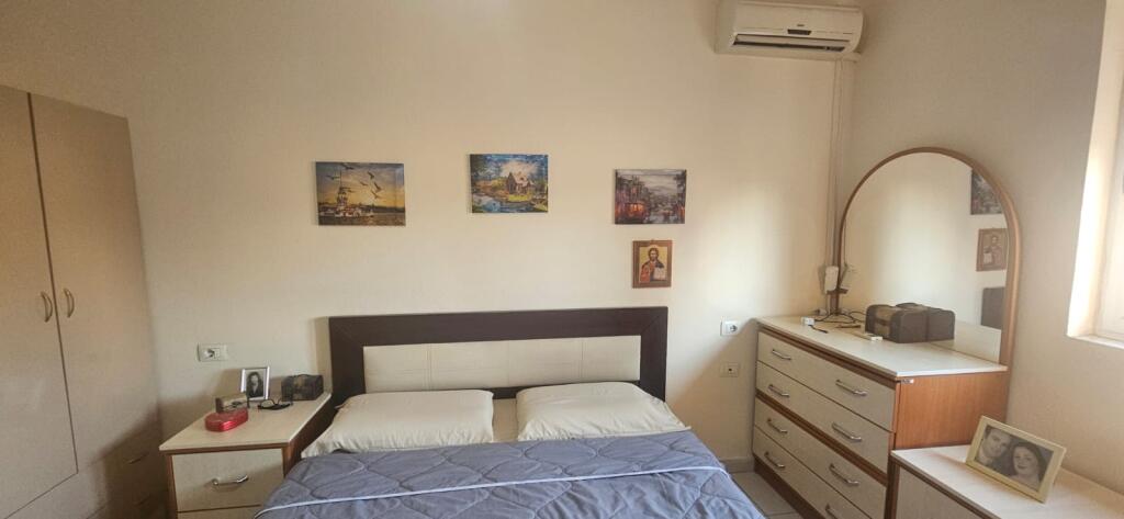 Shitet Apartament 2+1 tek Ish Tregu Elektrik