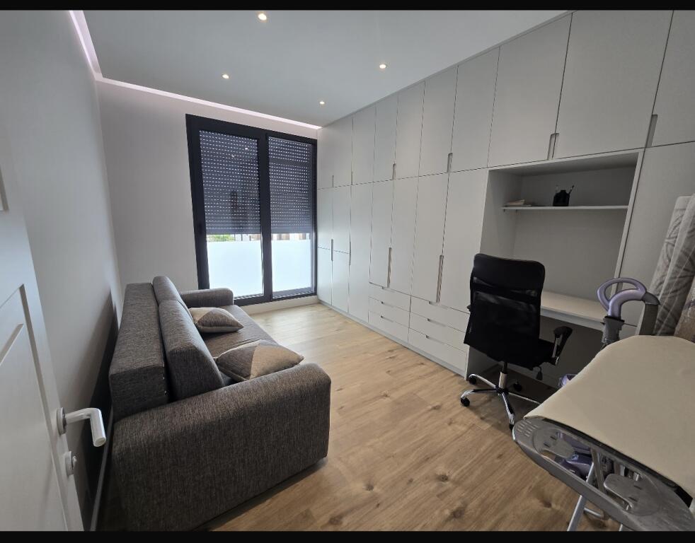 *APARTAMENT 3+1+2 ME POST PARKIMI | ME QIRA | Teg*
