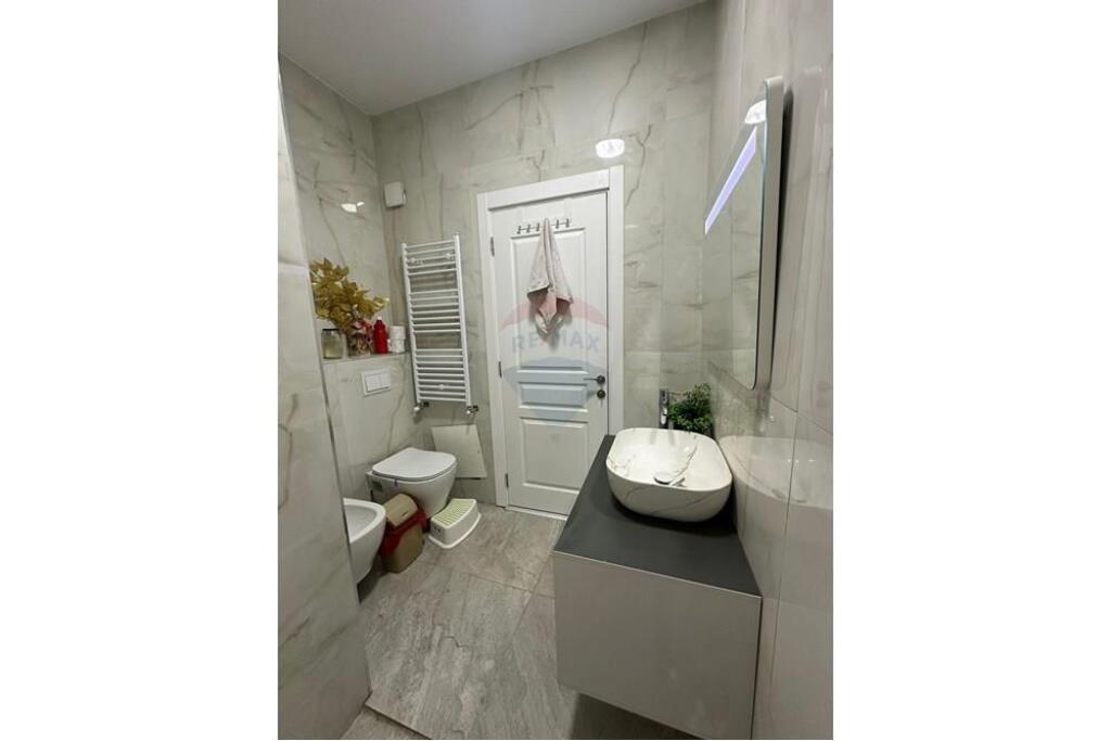 APARTAMENT 2+1 ME QIRA, PORCELAN