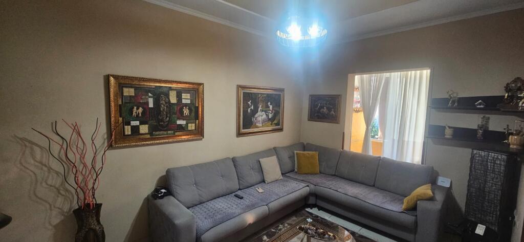 Shitet Apartament 2+1 tek Ish Tregu Elektrik
