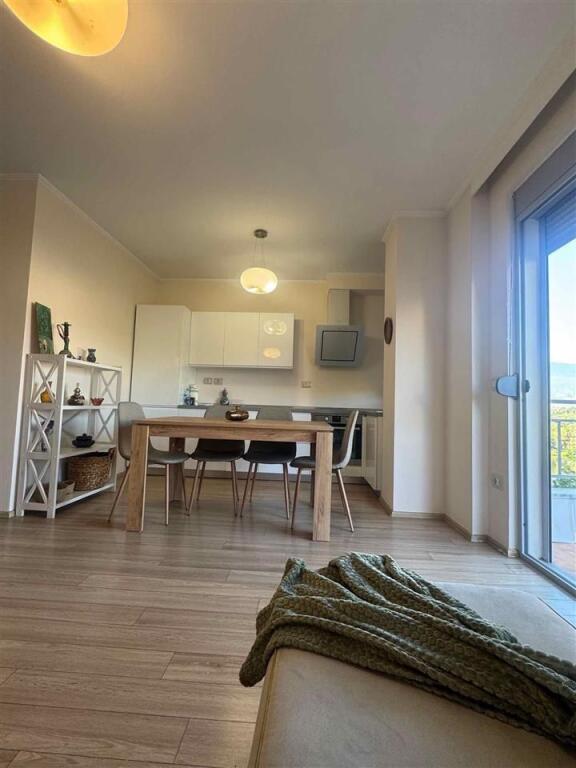 JEPET ME QERA APARTAMENT 1+1 60.000 LEKE LIQENI I THATE