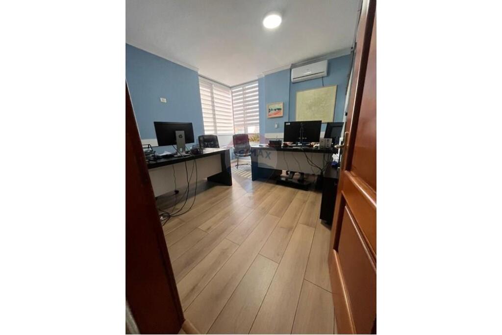 Office space, 2+1 in the Center!