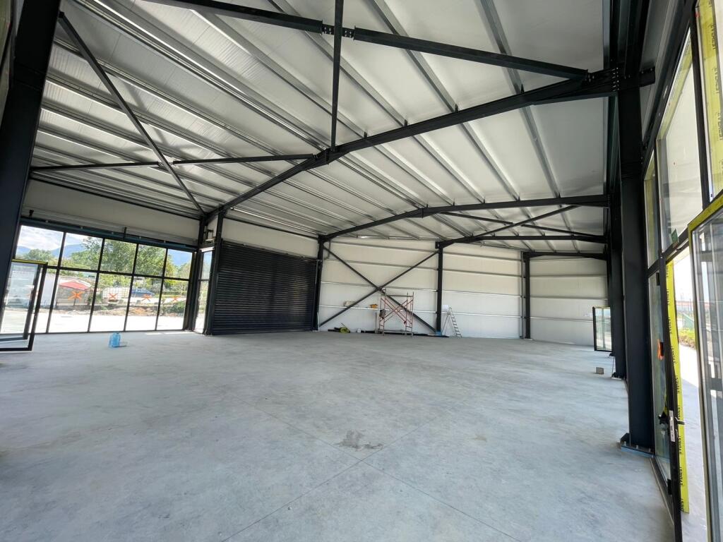 Business premises for rent   