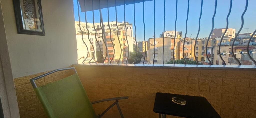 Shitet Apartament 2+1 tek Ish Tregu Elektrik