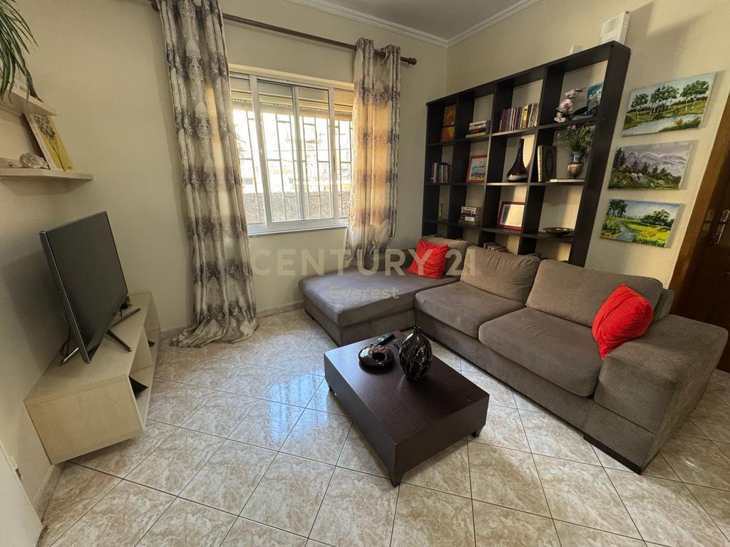 MYSLYM SHYRI, AFFITTIAMO CASA PRIVATA 3+1