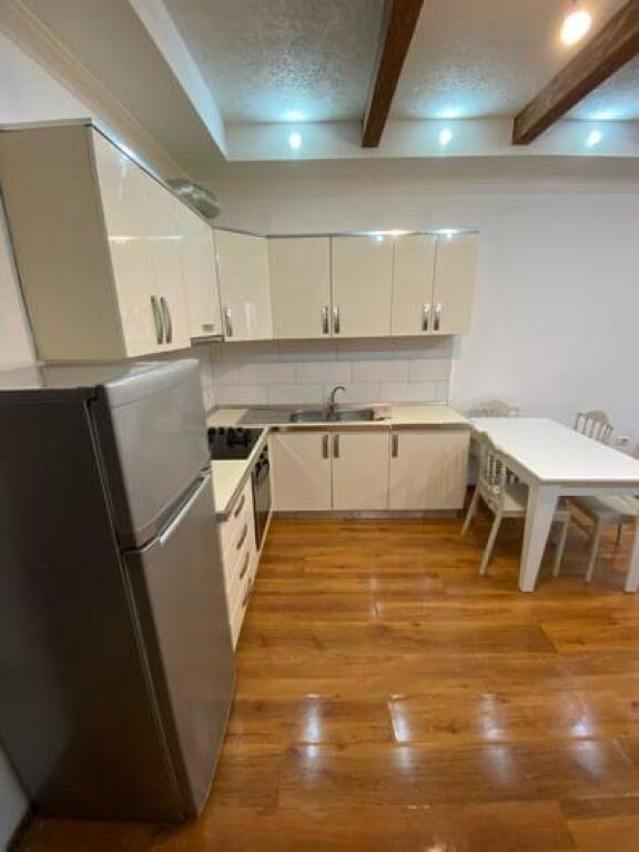 Appartamento Moderno in Affitto ad Astir