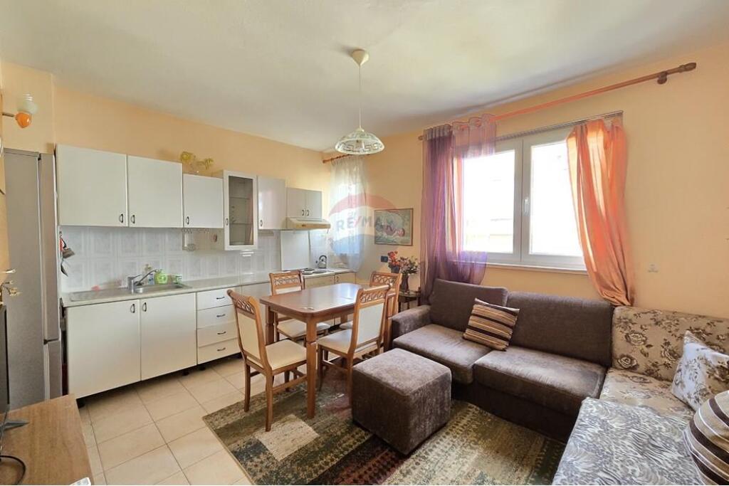Apartment 1+1 for rent Durres Street !
