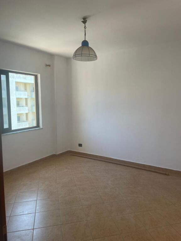 VENDESI APPARTAMENTO 1+1 SPIAGGIA ILIRIA DURRES