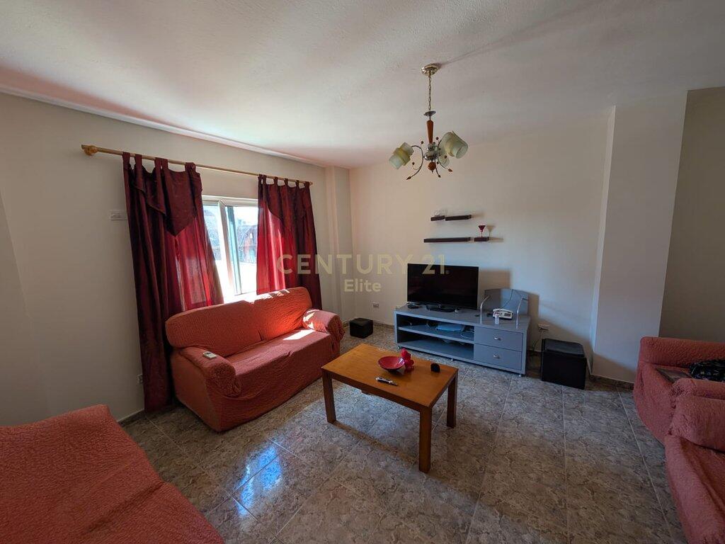Jepet me qira apartament 2+1+2 ne Rrugen e Kavajes.