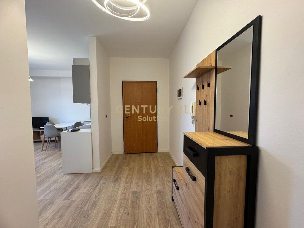 JEPET ME QIRA APARTAMENT 1+1+POST PARKIMI TEK KOMUNA E PARISIT!