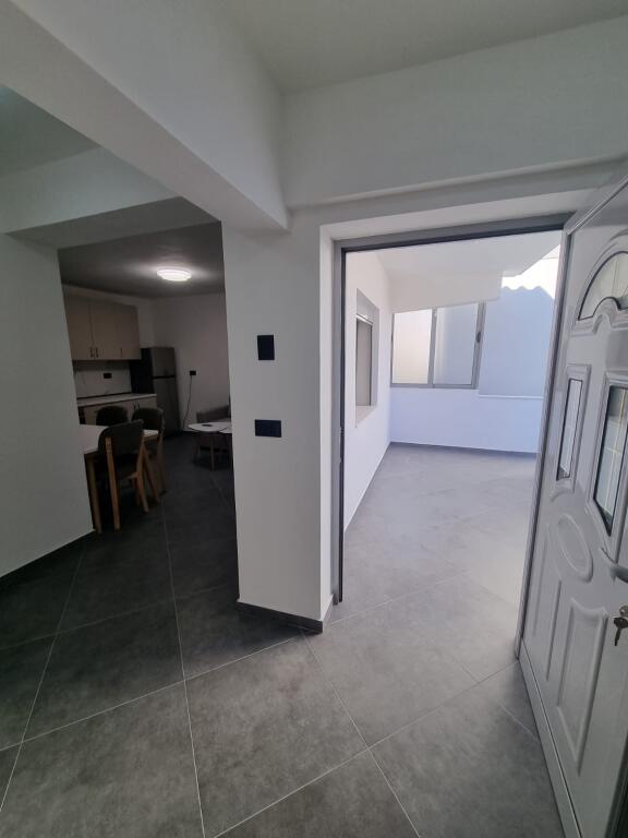 Apartament 2+1 per qira tek Rruga Riza Cerova