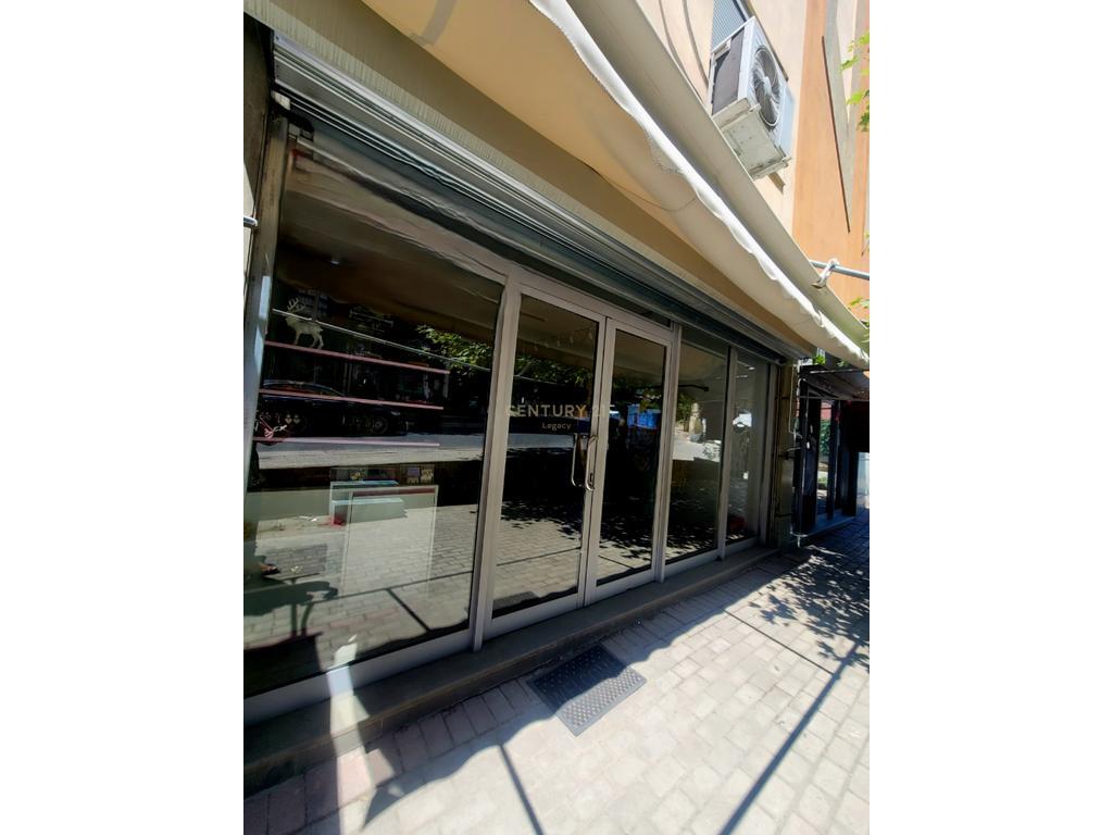 COMMERCIAL SPACE FOR SALE ALONG THE ROAD AXIS, FRESK